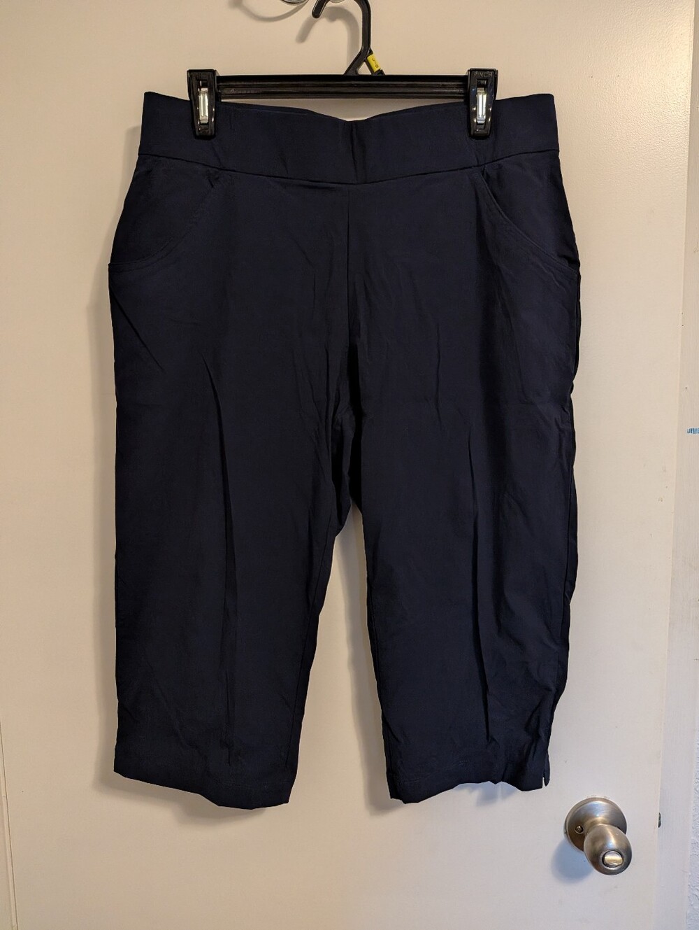 Like New Columbia Lightweight Capris - Large - Navy Blue